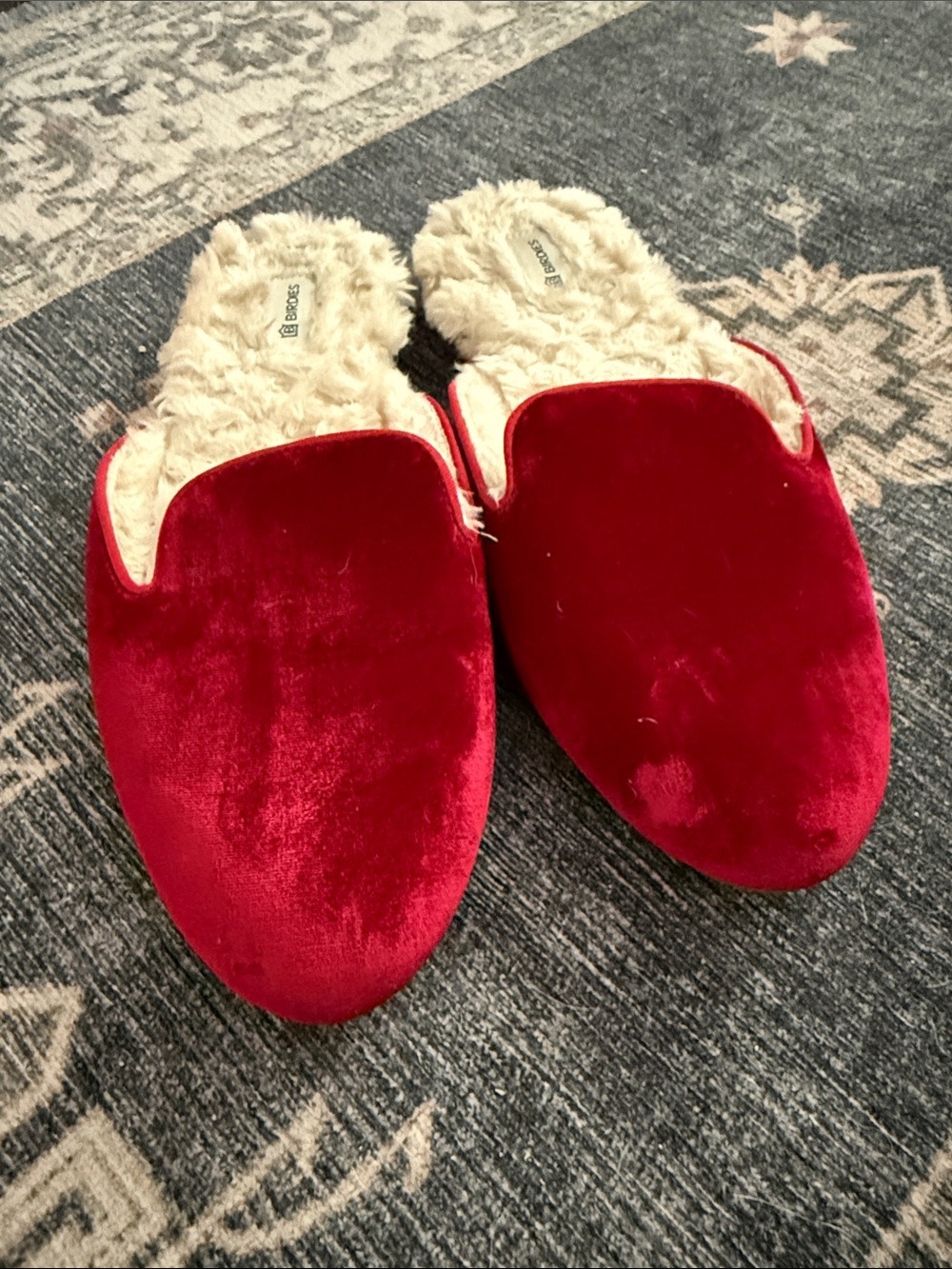 Birdies Red Velvet Slip-On Women's Slippers with Cream Faux-Fur Lining